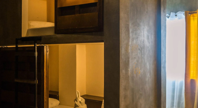 Кровать в общем номере Happiness Hostel El Nido