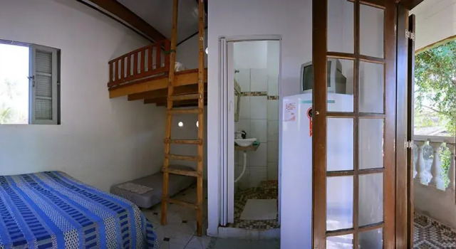 Кровать в общем номере (женский номер) Golfinho Tropical Hostel e Pousada