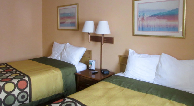 Четырёхместный номер Standard Econo Lodge