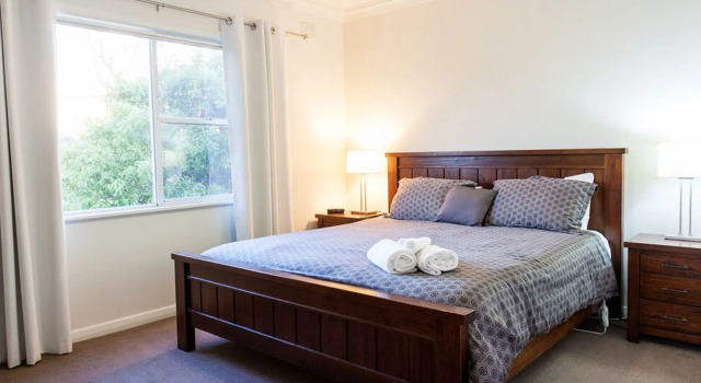 Апартаменты Deluxe Point Lonsdale Holiday Apartments