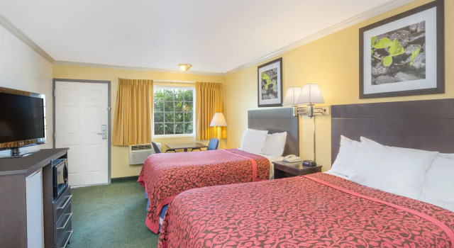 Четырёхместный номер Standard Days Inn King City