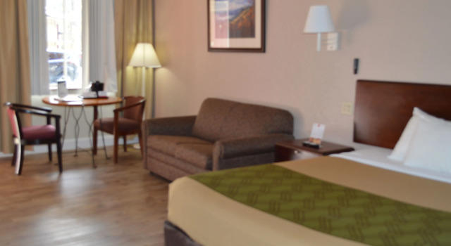 Двухместный номер Standard Econo Lodge Inn & Suites on the River