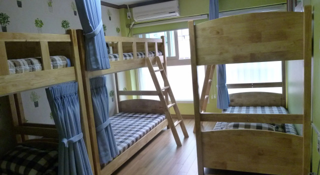 Кровать в общем номере Popcorn Hostel Nampodong