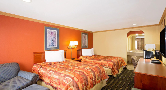 Четырёхместный номер Standard Knights Inn Port Charlotte