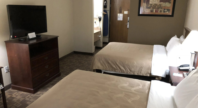 Standardowy czteroosobowy pokój Quality Inn Topeka