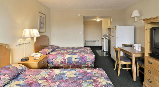 Четырёхместный номер Standard Days Inn by Wyndham Myrtle Beach-Grand Strand