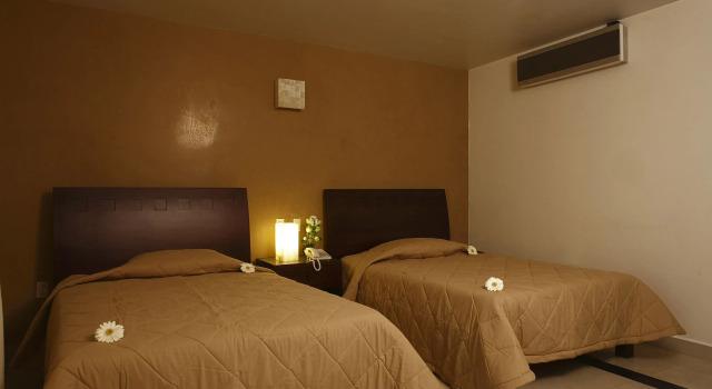Четырёхместный номер Standard Casa de las Flores Hotel