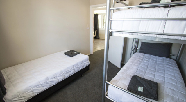 Mahia Beach Motel and Holiday Park, Rezerwuj Motel Hotele w Auckland Region z parkingiem, Parking