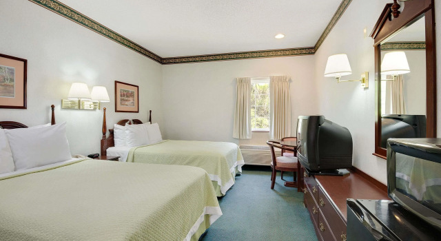 Четырёхместный номер Standard Days Inn by Wyndham Lisbon