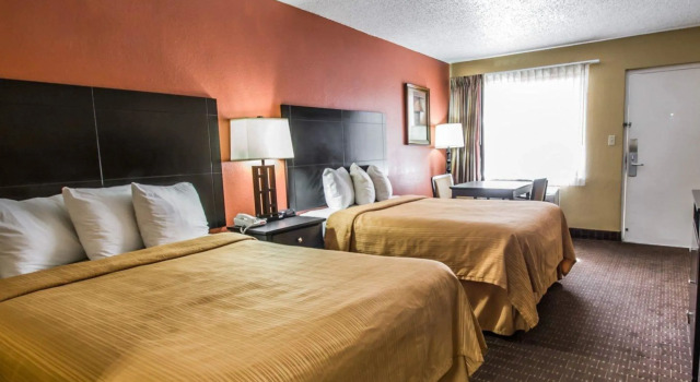 Четырёхместный номер Standard Quality Inn near Blue Spring