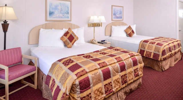 Четырёхместный номер Standard Branson Yellow Rose Inn and Suites