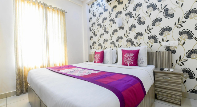 OYO 7077 Reegate Inn, Забронировать Отель Отели Коччи 3 звезды, 3*
