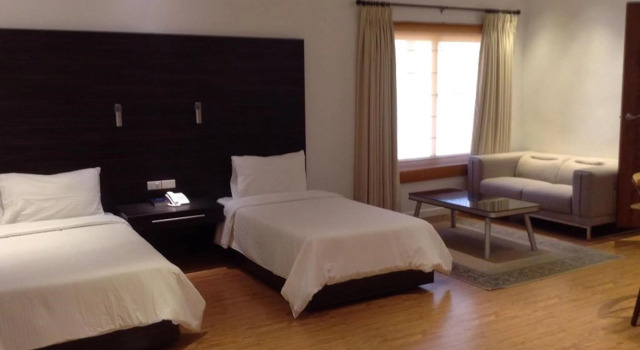 Полулюкс Bellagio Hills Hotel and Restaurant