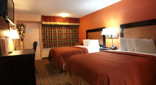 Четырёхместный номер Standard Days Inn by Wyndham Independence