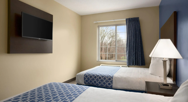 Люкс Days Inn & Suites by Wyndham Cherry Hill - Philadelphia