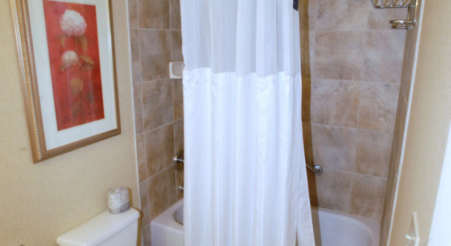 Четырёхместный номер Standard DoubleTree by Hilton Fayetteville
