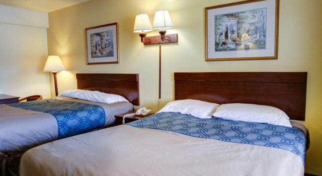 Четырёхместный номер Standard Econo Lodge San Marcos University Area