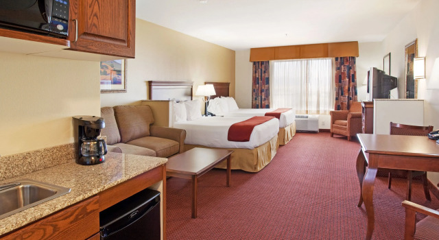 Четырёхместный люкс Holiday Inn Express Hotel & Suites Tooele by IHG