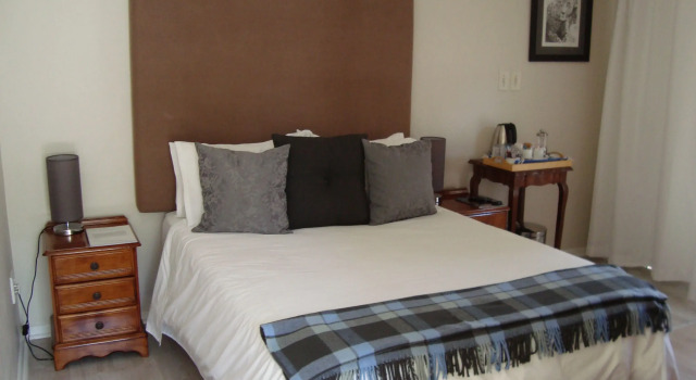 Кровать в общем номере brookdale house