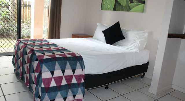 Кровать в общем номере Bohemia Resort Cairns