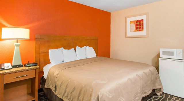 Люкс Quality Inn & Suites I-35 near Frost Bank Center