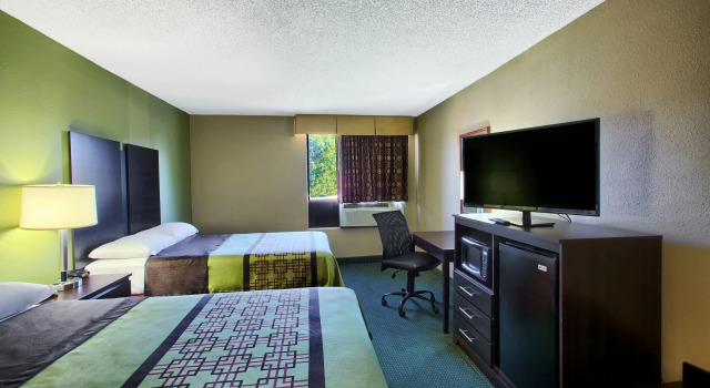 Четырёхместный номер Standard Super 8 by Wyndham Raleigh North East