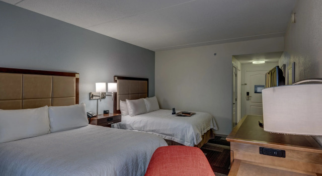 Четырёхместный номер Standard Hampton Inn Pittsburgh-Monroeville