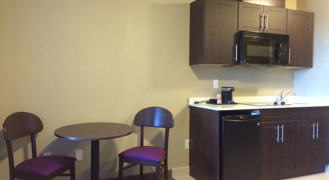 Люкс Meridian Inn & Suites Lloydminster