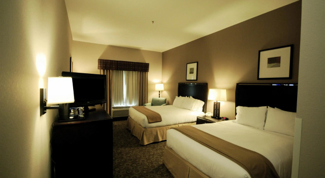 Четырёхместный люкс Holiday Inn Express & Suites Van Wert by IHG