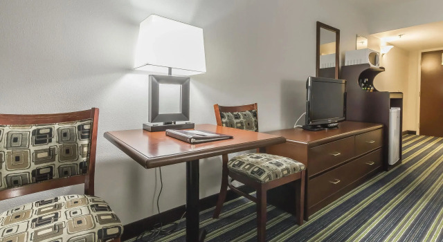 Четырёхместный номер Standard Comfort Inn & Suites