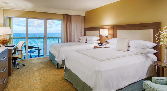 Четырёхместный номер Standard с видом на океан Fort Lauderdale Marriott Pompano Beach Resort