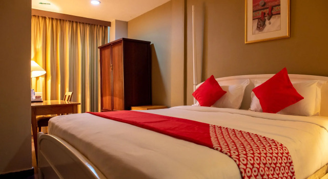 Четырёхместный семейный люкс Oak Valley Hotel