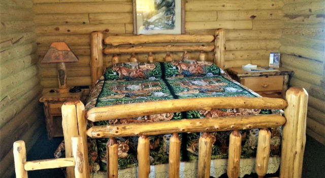 Двухместный номер Standard Wolf Den Log Cabin Motel and RV Park