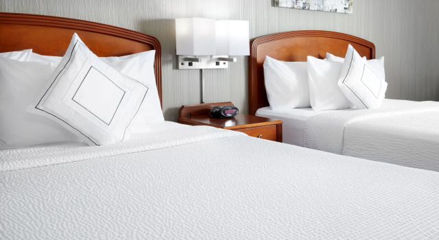 Четырёхместный номер Standard Courtyard Edison Woodbridge