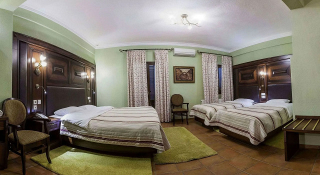 Семейный номер Standard Dellas Boutique Hotel