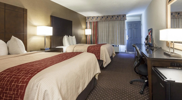 Четырёхместный номер Standard Red Roof Inn & Suites DeKalb