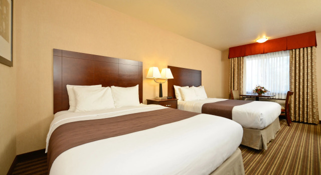 Четырёхместный номер Standard Yellowstone West Gate Hotel