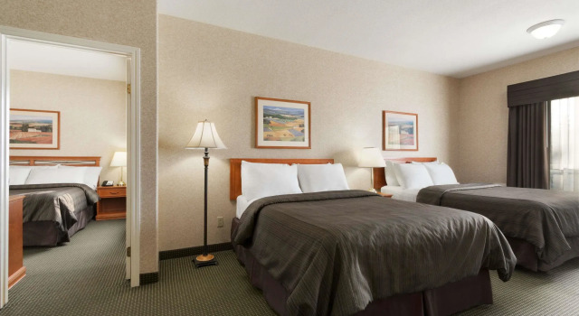 Люкс Days Inn by Wyndham Saskatoon
