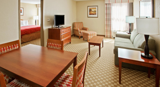 Двухместный люкс c 1 комнатой Country Inn & Suites by Radisson, Saginaw, MI