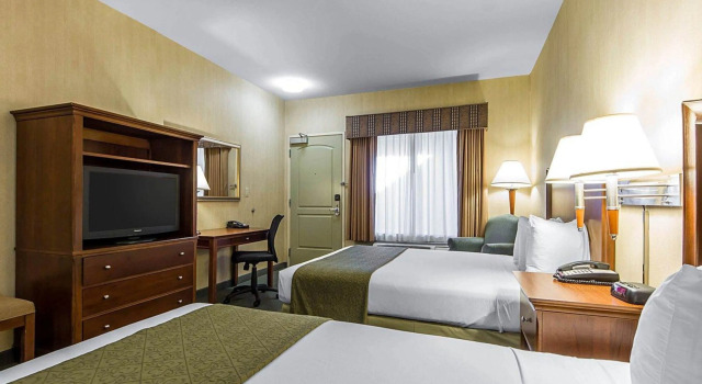 Четырёхместный номер Standard Quality Inn & Suites Livermore Wine Country