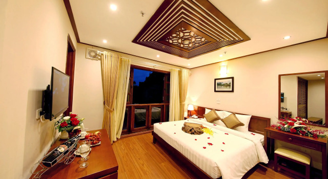 Семейный номер Standard Hanoi Nostalgia Hotel & Spa