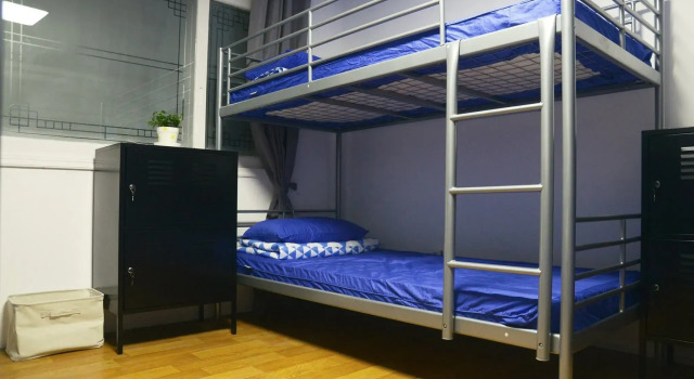 Кровать в общем номере (мужской номер) Nana House