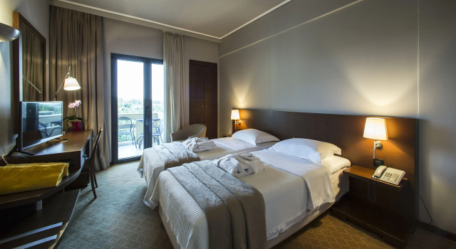 Номер Deluxe Dekelia Hotel