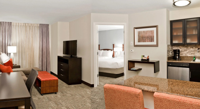 Четырёхместный номер Standard Staybridge Suites - Charlotte Ballantyne by IHG