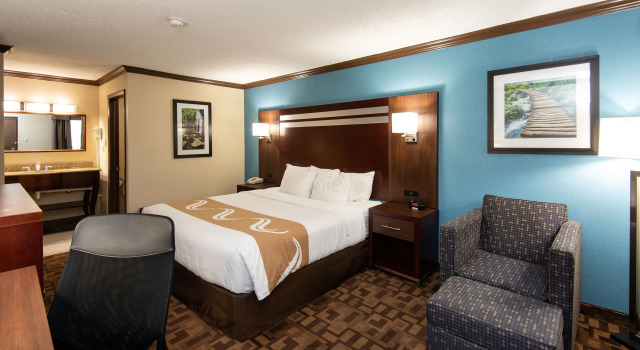 Двухместный номер Standard Quality Inn & Suites Quakertown-Allentown