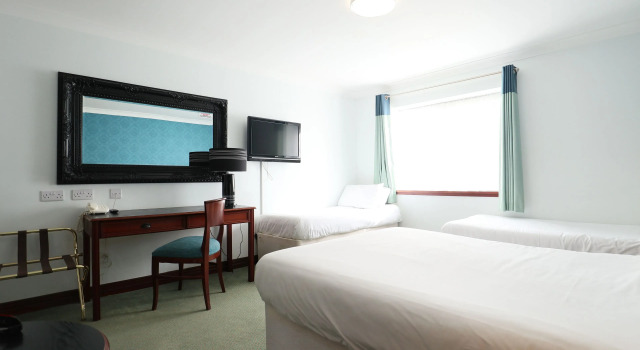 Четырёхместный номер Executive c 1 комнатой The Victoria Hotel Manchester by Compass Hospitality