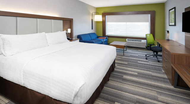 Двухместный люкс Holiday Inn Express & Suites Chicago North Shore - Niles by IHG