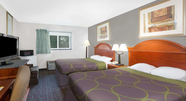 Четырёхместный номер Standard Super 8 by Wyndham Fort Madison