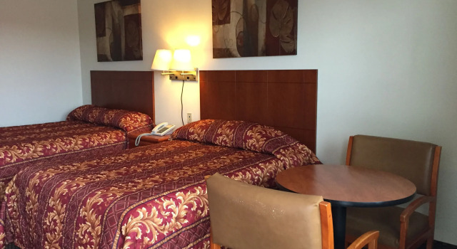 Четырёхместный номер Standard Royal Inn Motel