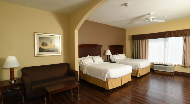 Holiday Inn Express Seguin by IHG, Забронировать Отель Сегин Greater San Antonio